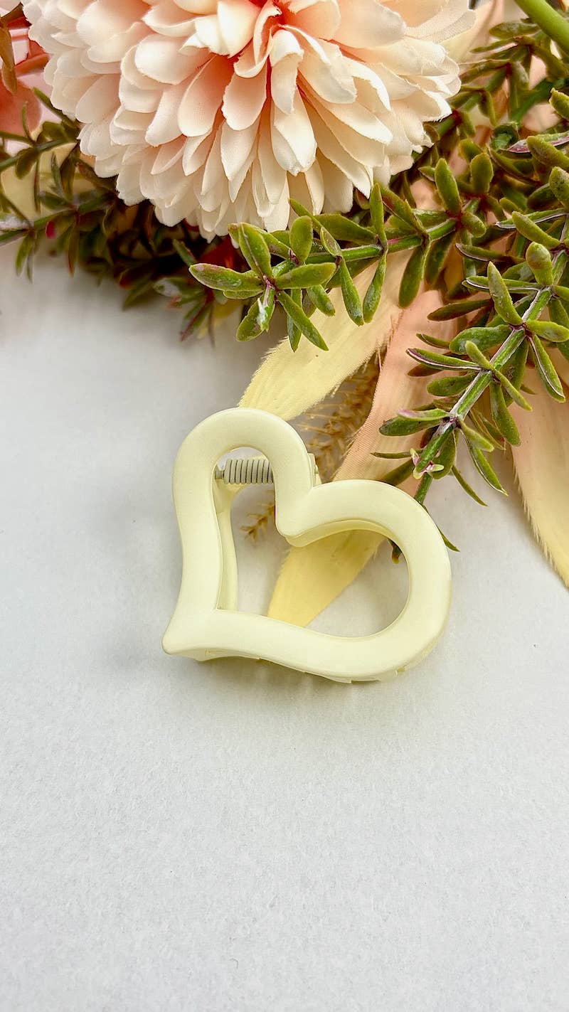 Mira — Mini Heart Hair Clip